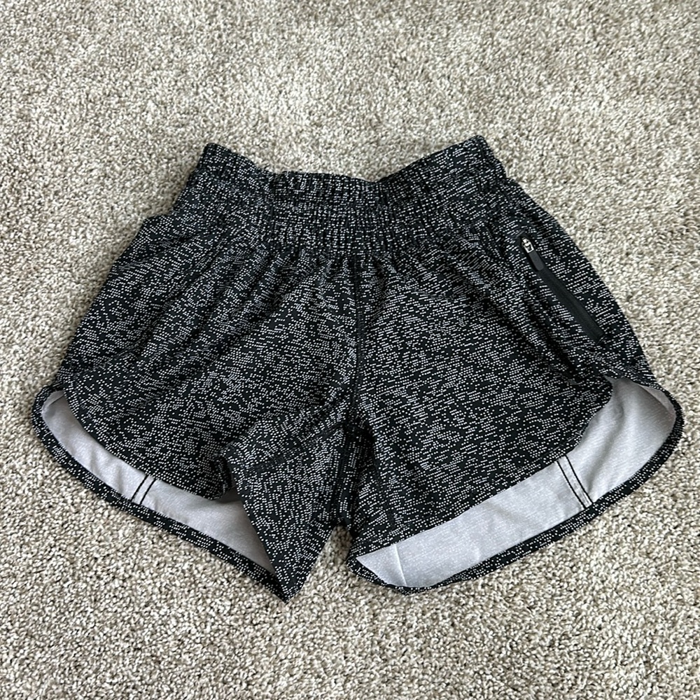 Lululemon tracker short size 4